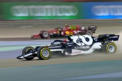 开云体育APP下载-法拉利鏖战红牛二队，拉塞尔刷新纪录