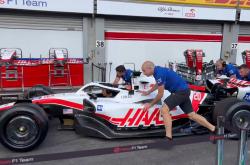 开云体育平台APP-雷诺车队险胜哈斯车队，汉密尔顿带队取胜