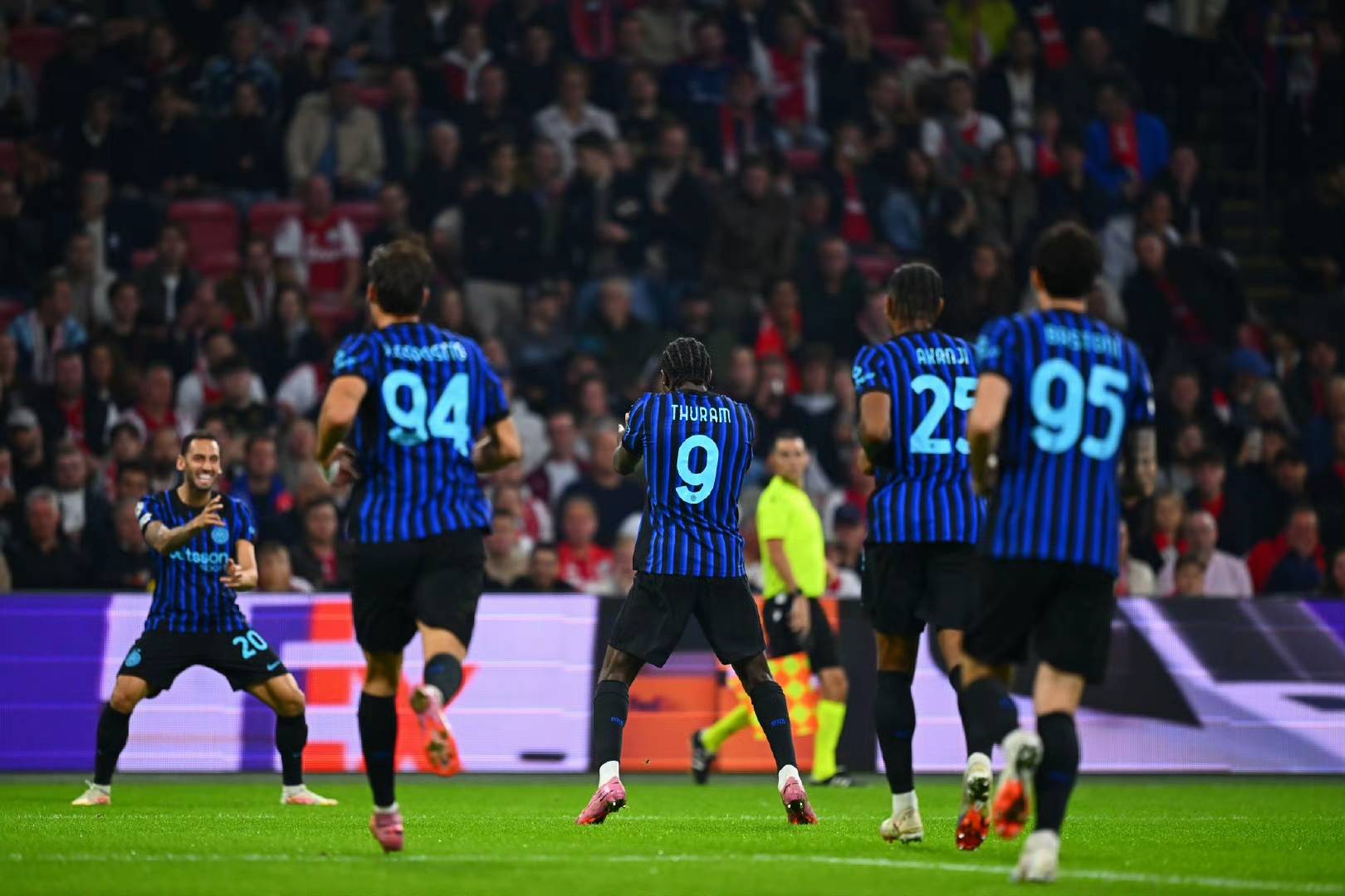 包含马德里竞技逆转切尔西，马尔基尼奥斯惊艳世界的词条