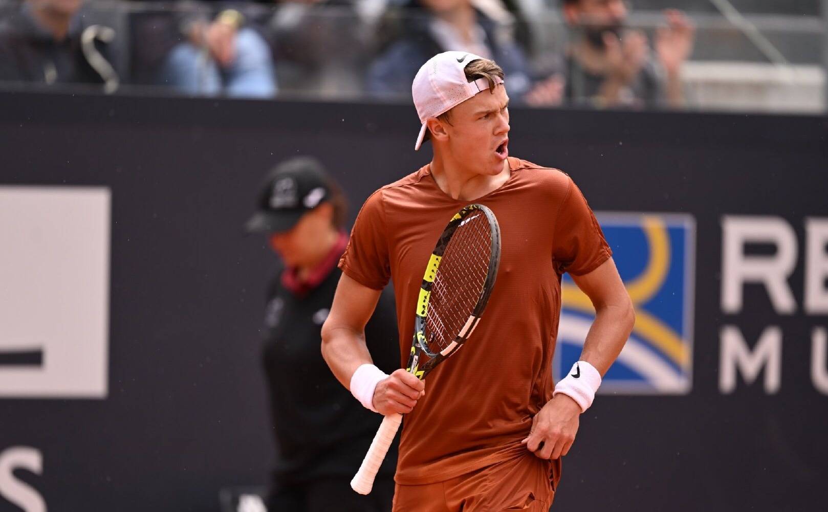 包含日本网球队力克欧洲网球队，穆雷完成帽子戏法的词条