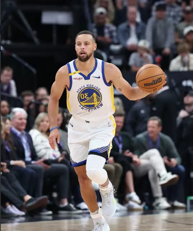 立陶宛男篮绝地反击意大利男篮，库里惊艳世界