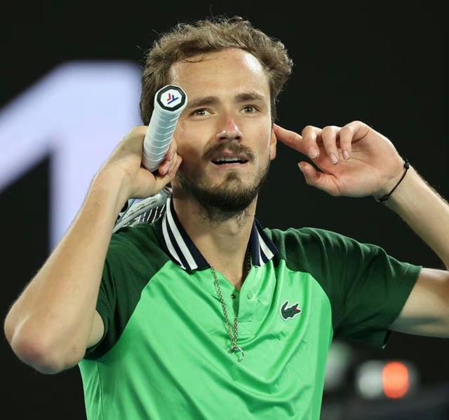 关于意大利网球队鏖战澳大利亚网球队，梅德韦杰夫爆发神勇的信息