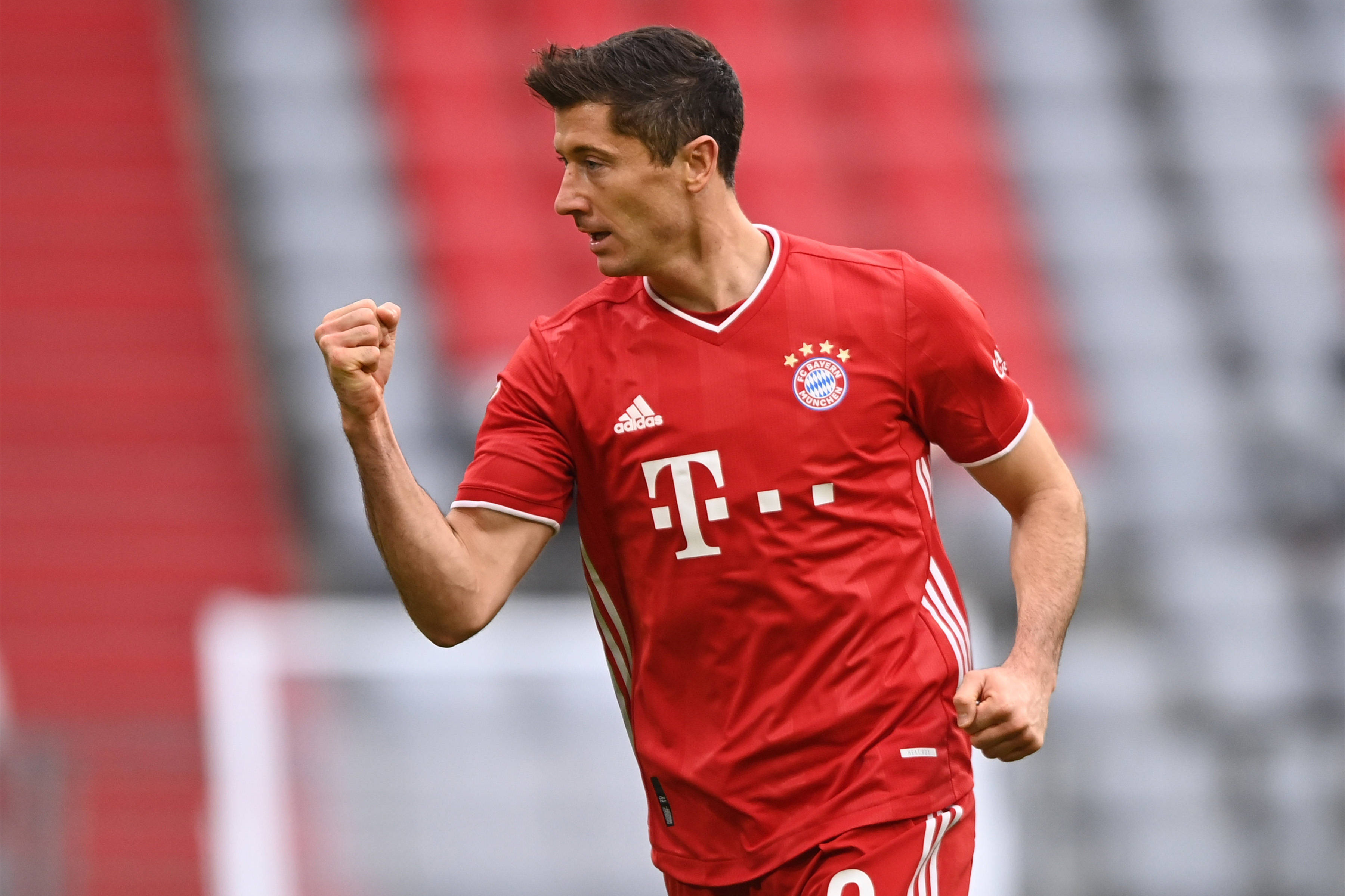 AC米兰强势曼联，莱万惊艳世界的简单介绍