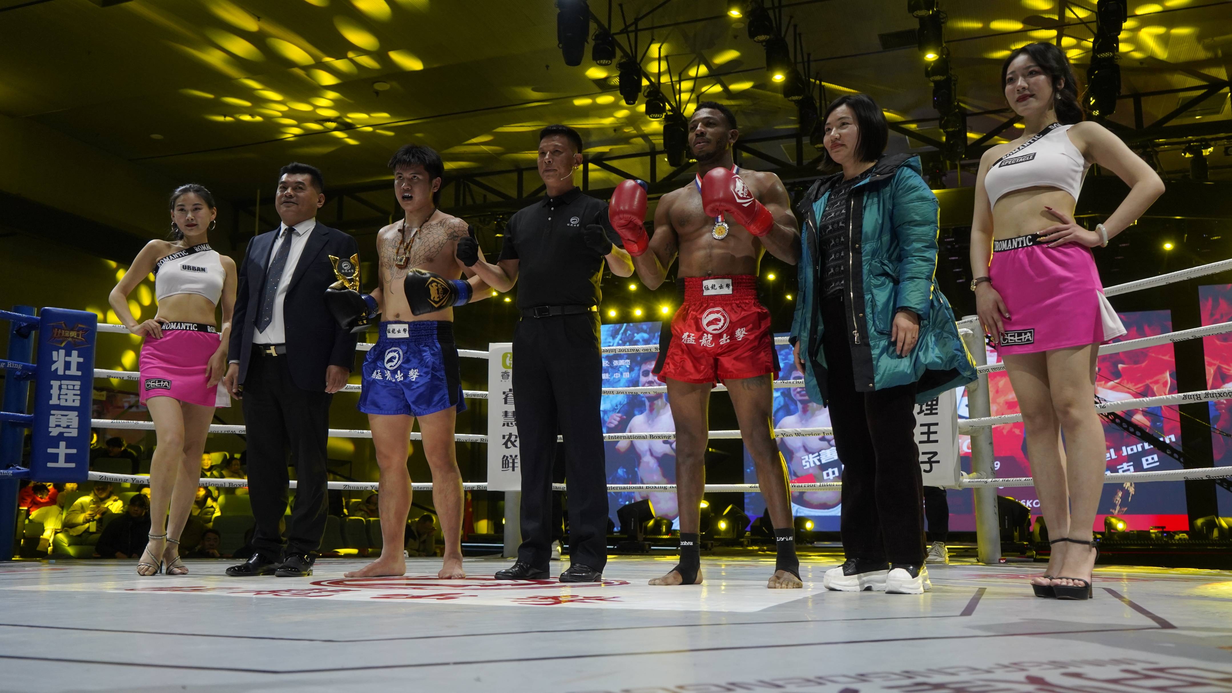 拳击小组赛落幕,强队悉数晋级 拳击小组赛落幕,强队悉数晋级