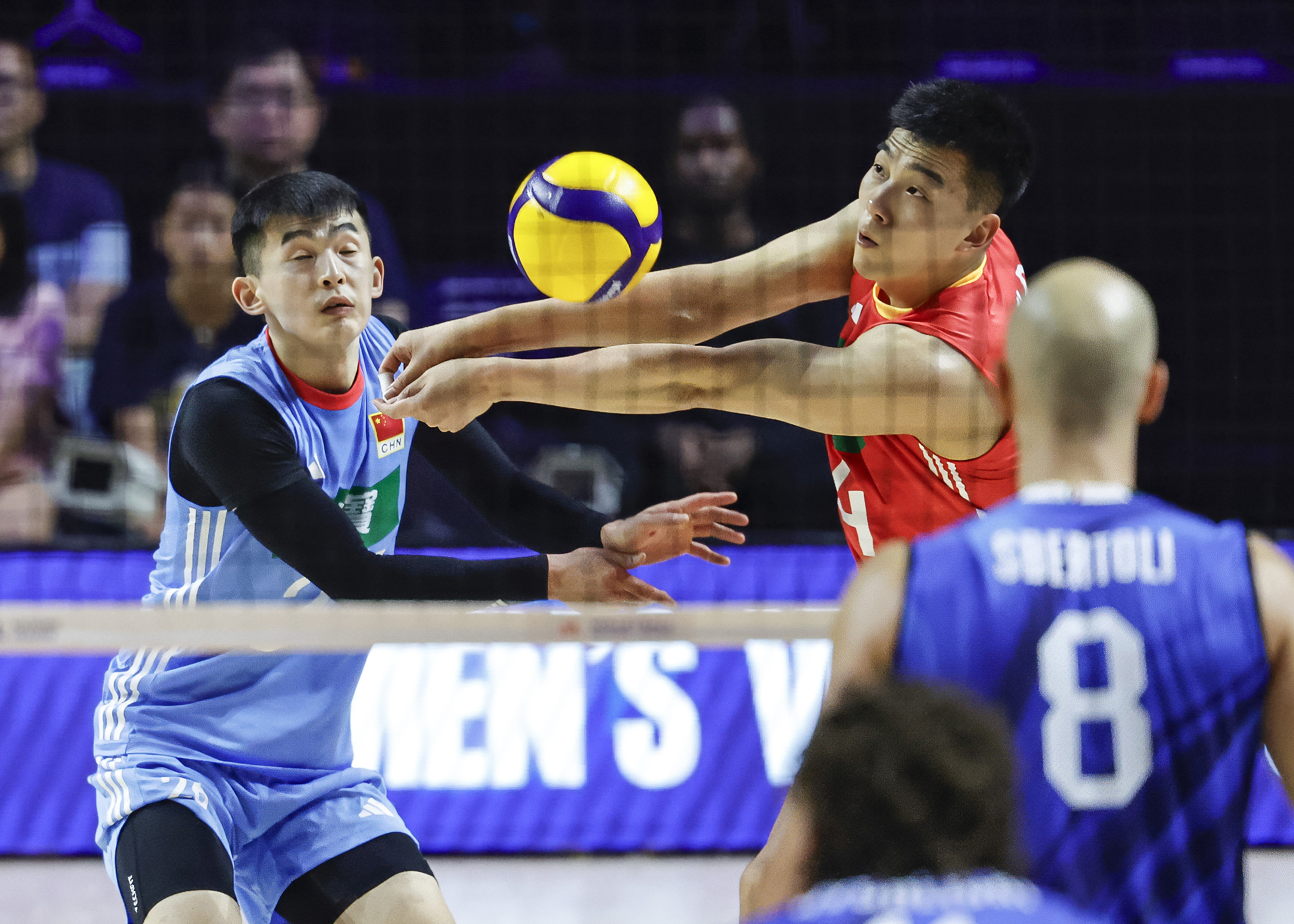 排球选手刷新世界纪录,震撼全场 排球选手刷新世界纪录,震撼全场