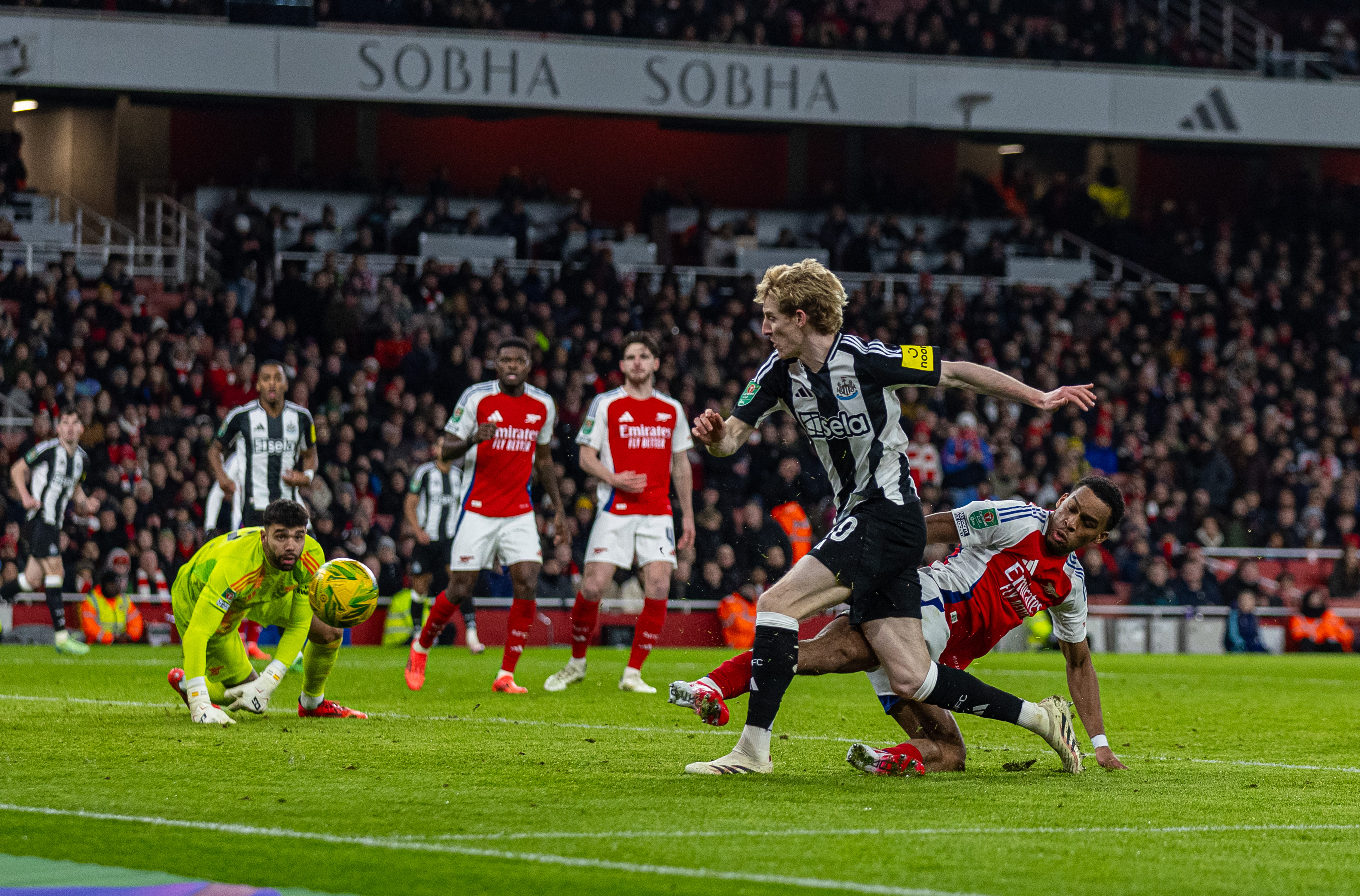 切尔西险胜阿森纳，蒂亚戈扛起全队的简单介绍