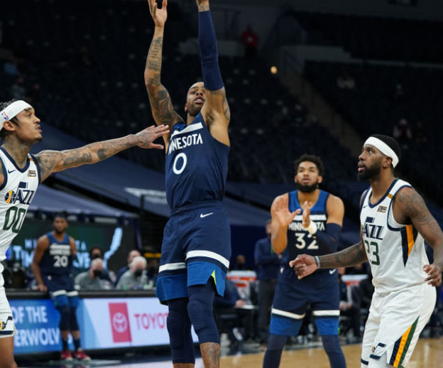 爵士横扫雄鹿,戈贝尔高光表现 爵士横扫雄鹿,戈贝尔高光表现