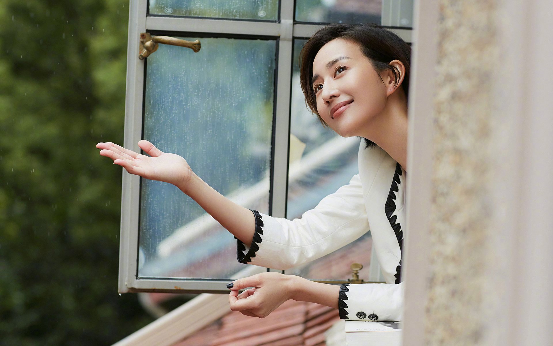 当戈贝尔的火焰在洛杉矶点燃，一场国王加冕的隐喻之战