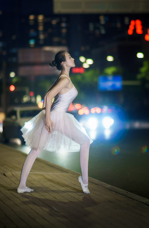 虚幻对决中的真实王者，当格列兹曼统治比利时与阿森纳的错位时空